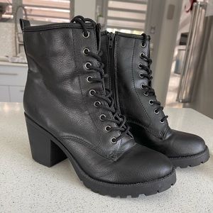 Combat boots